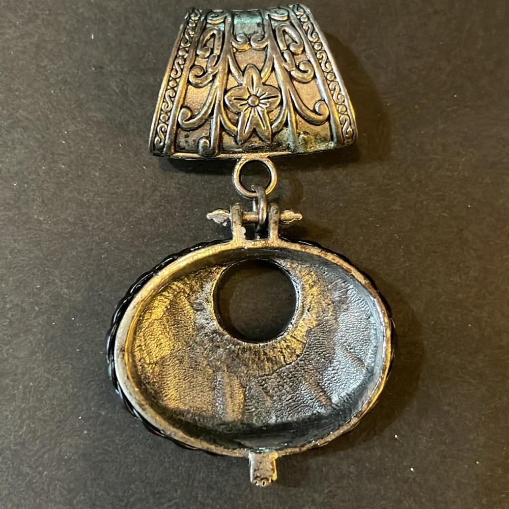 NWOT Decorative Metal Scarf Holder - Picture 2 of 2